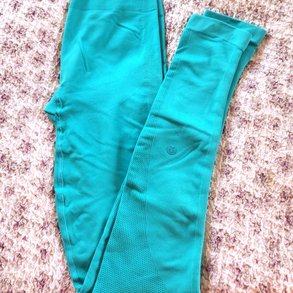 Turquoise Lululemon High Waisted Legging sz 4